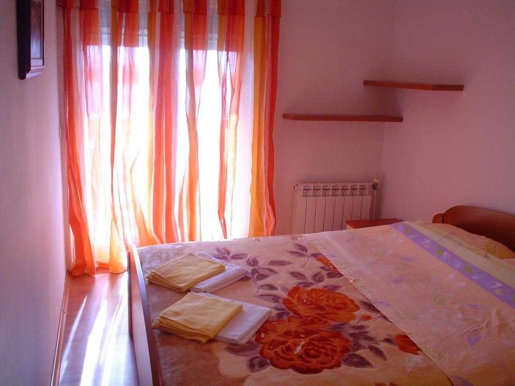 Apartman Kondic Омишаль Номер фото
