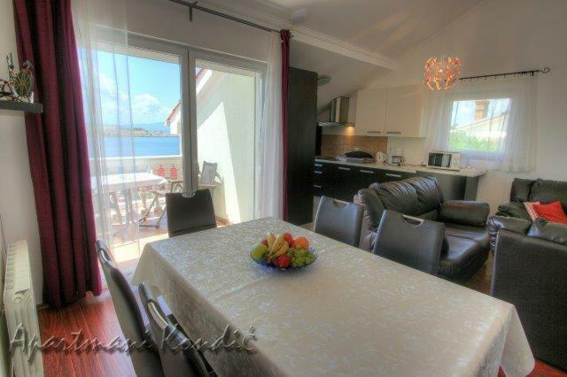 Apartman Kondic Омишаль Экстерьер фото