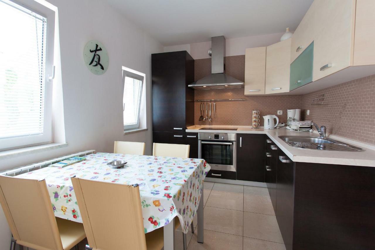 Apartman Kondic Омишаль Экстерьер фото